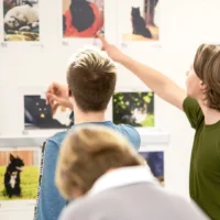 Des gens sont venus participer à l'expo sur les animaux domestiques à la bibliothèque