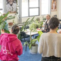 Des membres de la communauté collégiale lors de l'anniversaire de la grainothèque