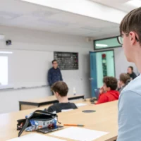 Des membres de la communauté collégiale qui assiste au midi métiers de sciences nature