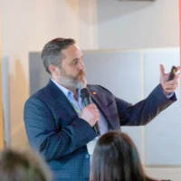 Photo de monsieur Yves Lamontagne, ancien conseiller au développement international et enseignant dans le programme Tourisme