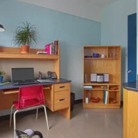 Grande chambre simple dans les résidences du cégep