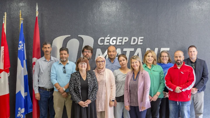 Des membres de la direction du cégep et de l'international avec des partenaires tunisiens